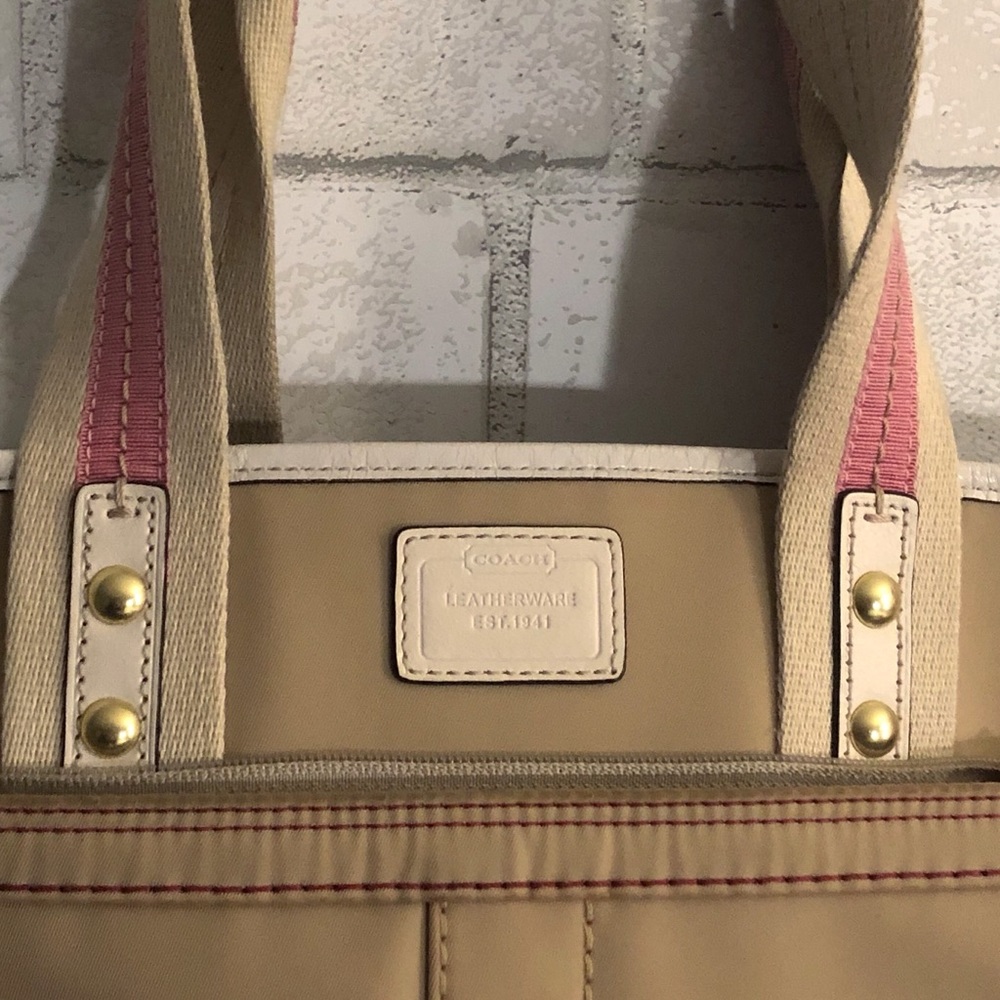 Authentic Coach Hampton Tote - Picture 2 of 3